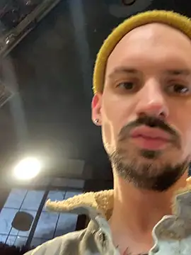 Snapshot of AssHunter4k chatting on 02-24-25, 07:11 AssHunter4k online show from 02-24-25, 07:11