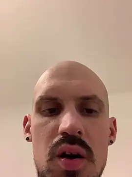 Snapshot of AssHunter4k chatting on 02-26-25, 06:04 AssHunter4k online show from 02-26-25, 06:04