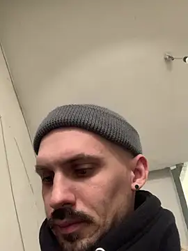 Snapshot of AssHunter4k chatting on 03-04-25, 09:29 AssHunter4k online show from 03-04-25, 09:29