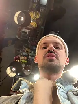 Snapshot of AssHunter4k chatting on 03-20-25, 06:08 AssHunter4k online show from 03-20-25, 06:08