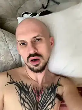 Snapshot of AssHunter4k chatting on 03-22-25, 10:17 AssHunter4k online show from 03-22-25, 10:17