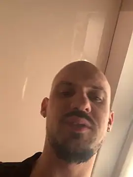 Snapshot of AssHunter4k chatting on 09-17-25, 06:04 AssHunter4k online show from 09-17-25, 06:04