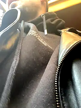 Snapshot of AssHunter4k chatting on 09-30-25, 07:02 AssHunter4k online show from 09-30-25, 07:02