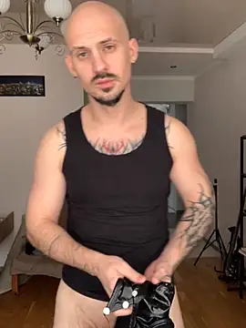 Snapshot of AssHunter4k chatting on 10-31-25, 09:10 AssHunter4k online show from 10-31-25, 09:10