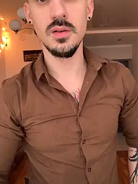 Snapshot of AssHunter4k chatting on 11-18-25, 09:14 AssHunter4k online show from 11-18-25, 09:14