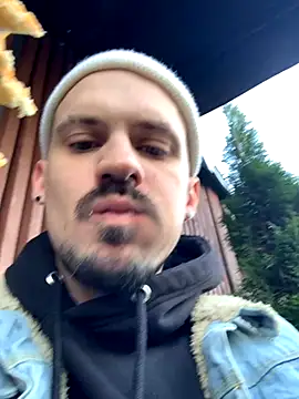 Snapshot of AssHunter4k chatting on 11-22-25, 08:02 AssHunter4k online show from 11-22-25, 08:02