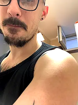 Snapshot of AssHunter4k chatting on 11-24-25, 09:31 AssHunter4k online show from 11-24-25, 09:31