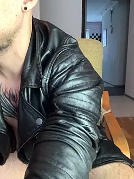 Snapshot of AssHunter4k chatting on 11-28-25, 08:06 AssHunter4k online show from 11-28-25, 08:06