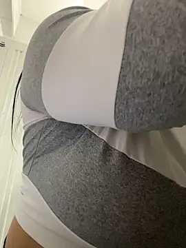 Miia Jazmin online show from 11-13-25, 05:12