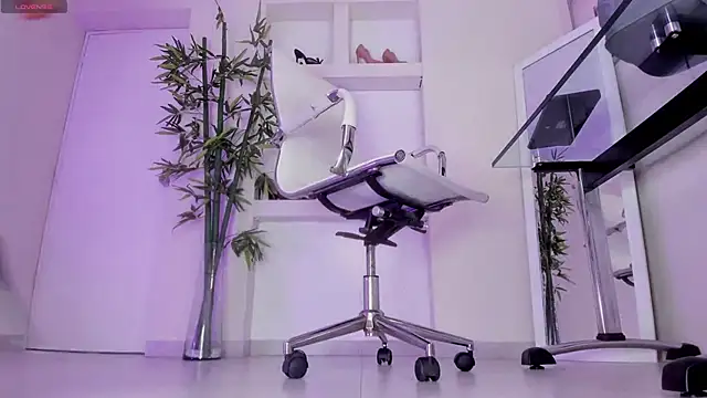 hannah howeell   online show from 02-02-26, 09:52