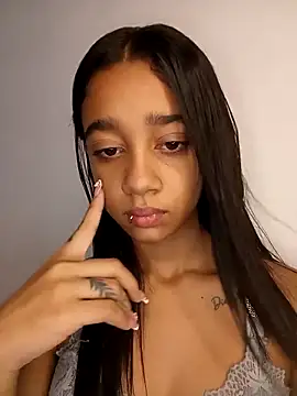 Snapshot of Zoe_Sweett18 chatting on 04-18-26, 06:45 Zoe Sweett18 online show from 04-18-26, 06:45