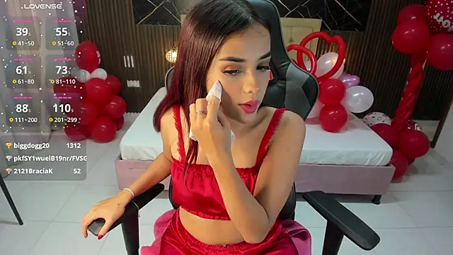 Snapshot of Lolly_18 chatting on 02-10-25, 03:42 Lolly 18 online show from 02-10-25, 03:42