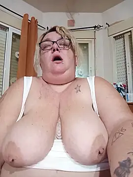 Snapshot of diosacurvy1984 chatting on 05-28-26, 07:27 diosacurvy1984 online show from 05-28-26, 07:27