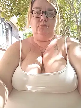 Snapshot of diosacurvy1984 chatting on 06-08-26, 10:15 diosacurvy1984 online show from 06-08-26, 10:15