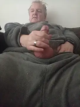 Snapshot of Paolo7619 chatting on 10-29-25, 08:27 Paolo7619 online show from 10-29-25, 08:27