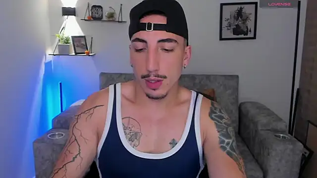 Snapshot of dylanspencer28 chatting on 10-20-25, 11:27 dylanspencer28 online show from 10-20-25, 11:27