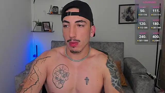 Snapshot of dylanspencer28 chatting on 10-30-25, 02:13 dylanspencer28 online show from 10-30-25, 02:13