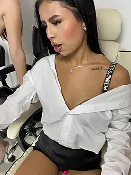 Snapshot of Michell_sr chatting on 02-09-25, 05:19 Michell sr online show from 02-09-25, 05:19