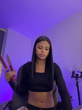 Snapshot of Michell_sr chatting on 09-16-25, 01:17 Michell sr online show from 09-16-25, 01:17