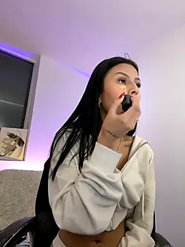 Snapshot of Michell_sr chatting on 10-02-25, 01:12 Michell sr online show from 10-02-25, 01:12