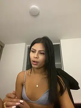 Snapshot of Michell_sr chatting on 10-25-25, 01:13 Michell sr online show from 10-25-25, 01:13