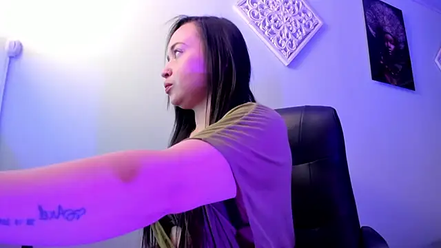 Snapshot of Rosie_jhons chatting on 01-23-25, 03:48 Rosie jhons online show from 01-23-25, 03:48