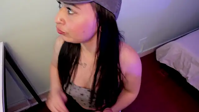 Snapshot of Rosie_jhons chatting on 02-05-25, 06:56 Rosie jhons online show from 02-05-25, 06:56