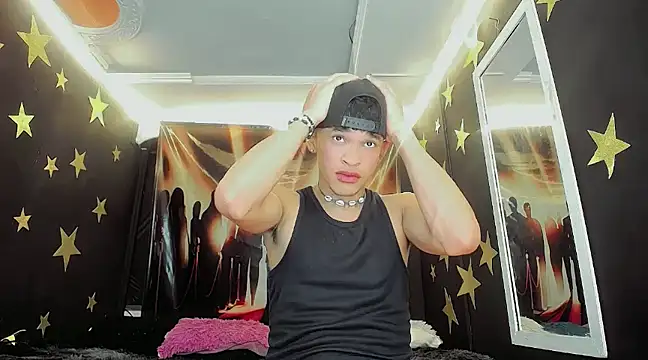 Snapshot of SoyAntho_ABR chatting on 01-18-25, 04:15 SoyAntho ABR online show from 01-18-25, 04:15