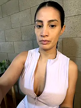 Snapshot of Putitatease chatting on 09-09-25, 03:22 Putitatease online show from 09-09-25, 03:22