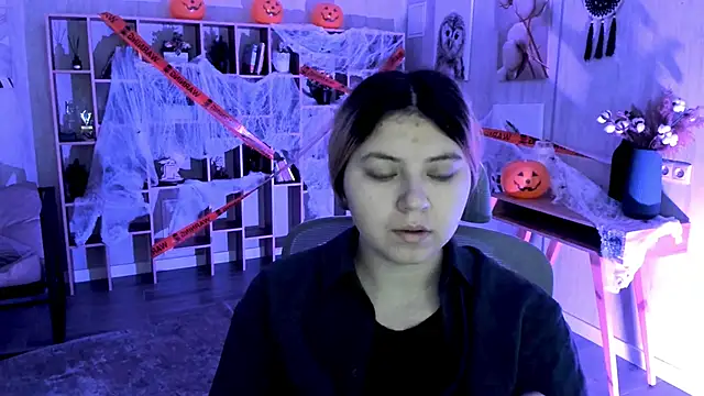 DiaAngell online show from 10-31-25, 08:10