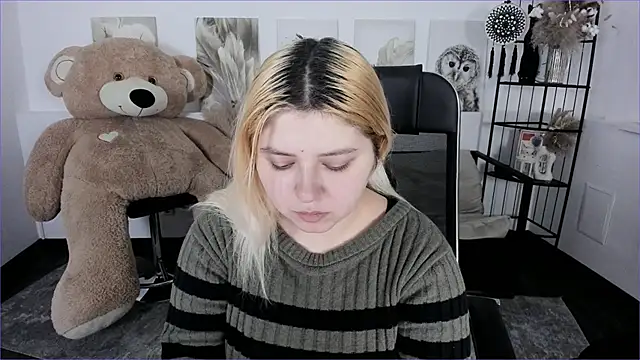 DiaAngell online show from 01-15-26, 01:32