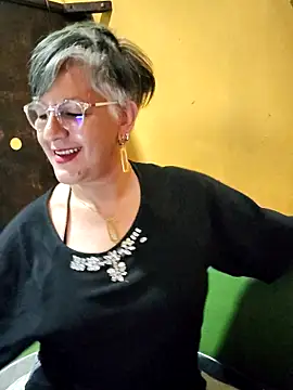 ilonna2025 online show from 04-17-26, 10:57