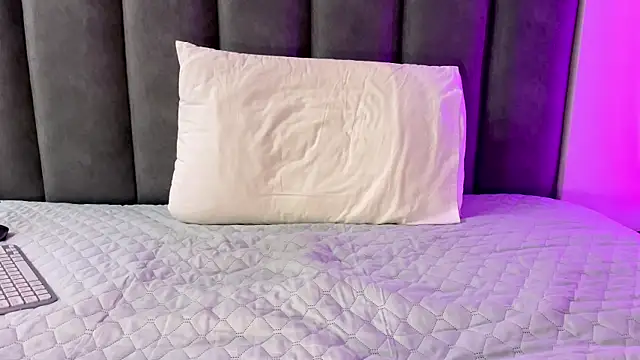 max shy online show from 10-27-25, 10:19