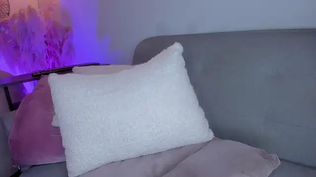 cutte hanna18 online show from 02-13-25, 03:29