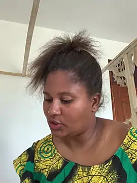 Snapshot of madell chatting on 01-19-25, 12:50 madell online show from 01-19-25, 12:50