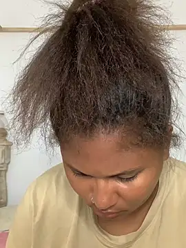 Snapshot of madell chatting on 01-28-25, 02:53 madell online show from 01-28-25, 02:53