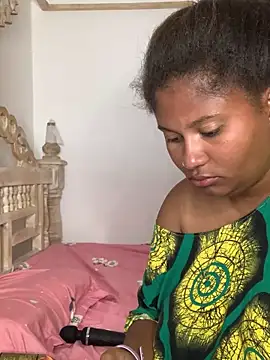 Snapshot of madell chatting on 02-25-25, 03:09 madell online show from 02-25-25, 03:09