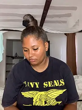 Snapshot of madell chatting on 03-07-25, 08:13 madell online show from 03-07-25, 08:13