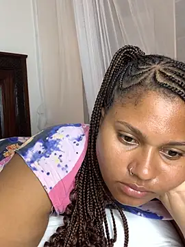 Snapshot of madell chatting on 09-18-25, 02:35 madell online show from 09-18-25, 02:35