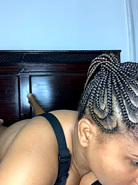 Snapshot of madell chatting on 09-22-25, 02:24 madell online show from 09-22-25, 02:24