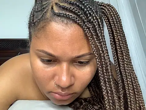 Snapshot of madell chatting on 09-23-25, 02:47 madell online show from 09-23-25, 02:47