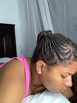 Snapshot of madell chatting on 10-03-25, 02:30 madell online show from 10-03-25, 02:30