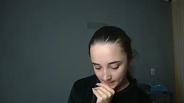 Eva Gloryy online show from 10-14-25, 01:01