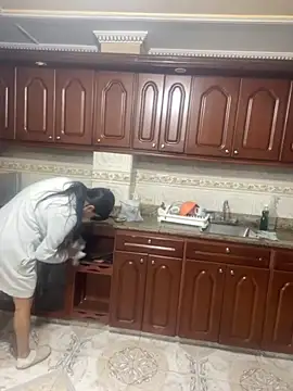 Lili  taylor online show from 11-08-25, 05:40