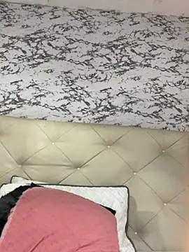 Lili  taylor online show from 11-24-25, 04:01