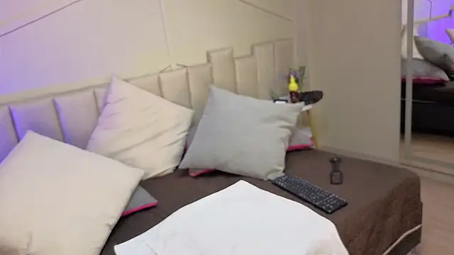 sharonnleon online show from 04-09-26, 01:27