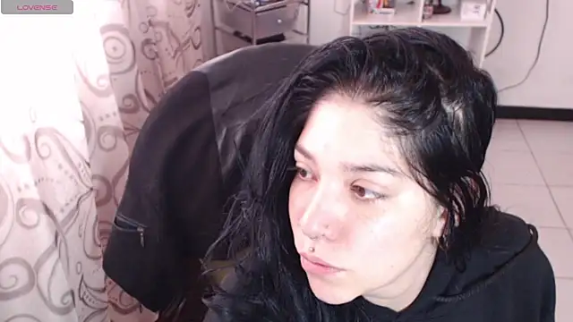 Snapshot of sharonnleon chatting on 05-26-26, 02:13 sharonnleon online show from 05-26-26, 02:13