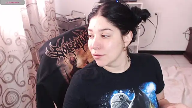 Snapshot of sharonnleon chatting on 05-27-26, 01:41 sharonnleon online show from 05-27-26, 01:41