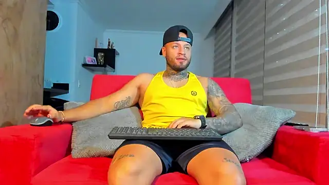 Snapshot of dereckgreen chatting on 11-21-25, 02:32 dereckgreen online show from 11-21-25, 02:32