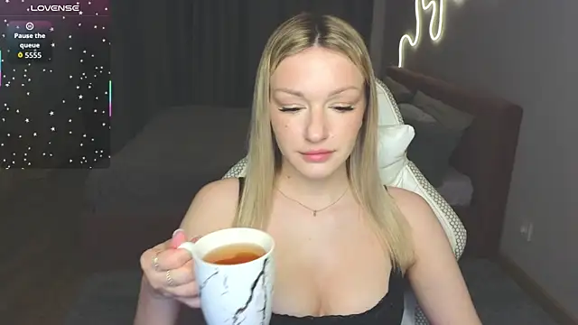 Snapshot of MargaretSweet1 chatting on 05-07-26, 01:55 MargaretSweet1 online show from 05-07-26, 01:55